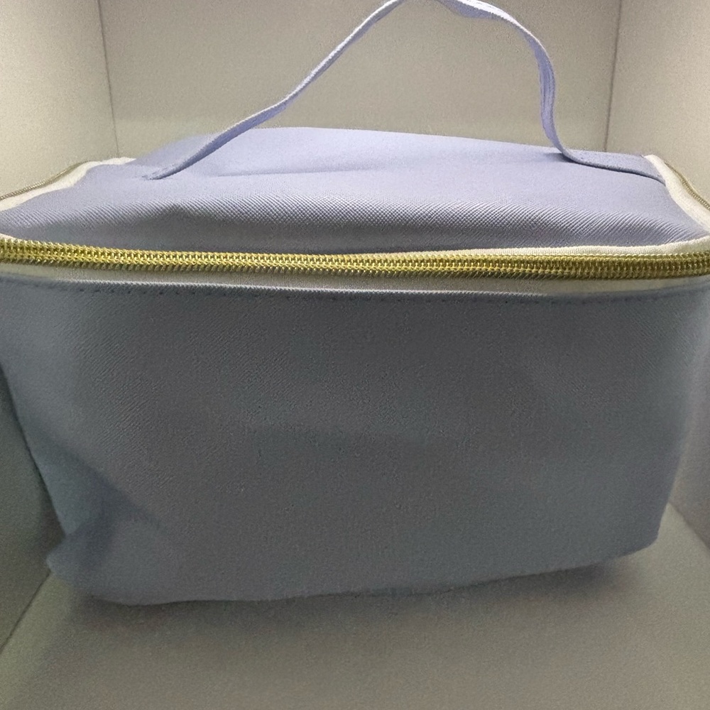 💋5/$25💋 Light blue makeup bag